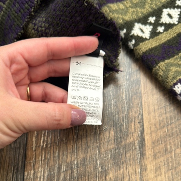 ROMWE l Women's Patterned Sweater Crop Off the Shoulder - Picture 4 of 6